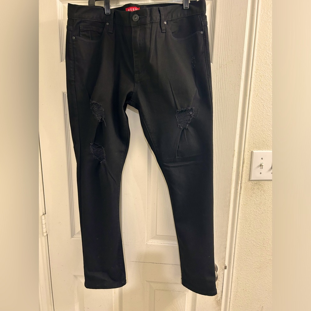 Mens distressed Guess jeans skinny in black